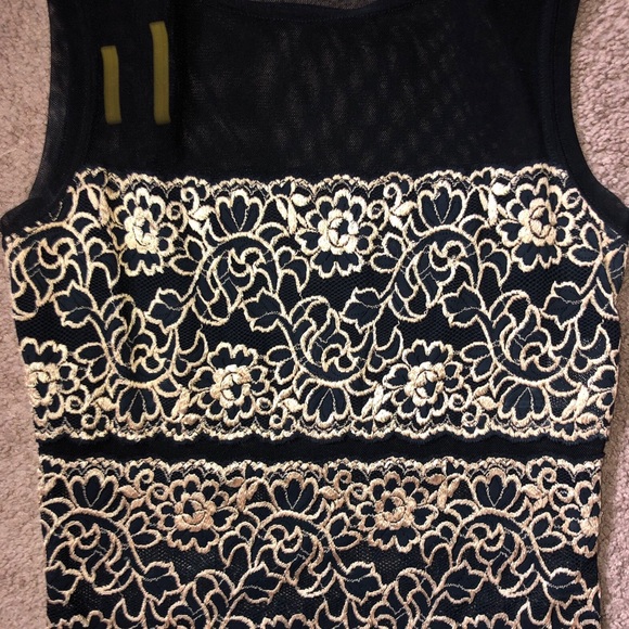 Tops - Picture 5 of 8